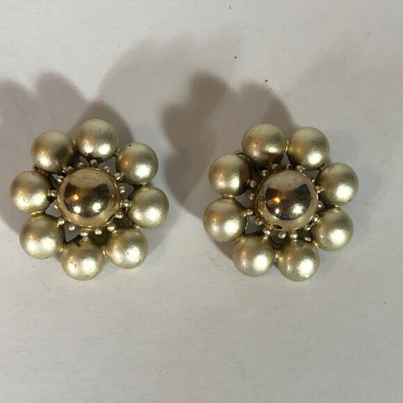 Vintage Coro Earrings, Gold Tone Orbit Clip On Round Flowers Matte Shiny - Picture 7 of 9